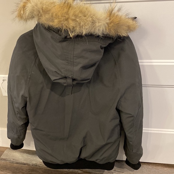Beautiful grey Canada Goose jacket - Picture 7 of 11